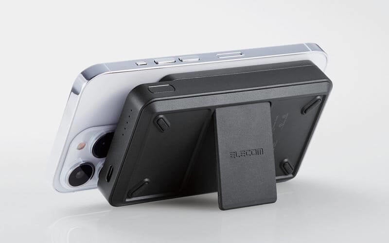  iPhoneの背面レンズに当たらないデザイン