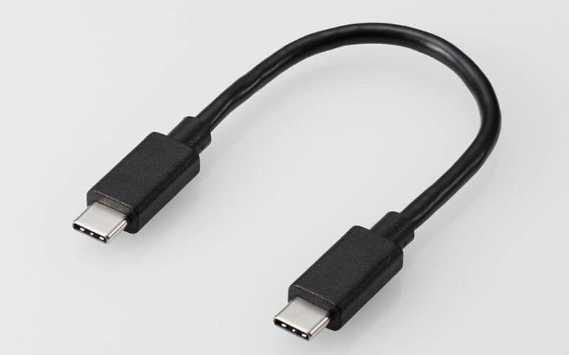 付属のUSB Type-C(USB-C) to USB Type-C(USB-C)ケーブル