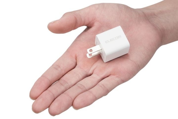 手のひらにすっぽり隠れる超小型サイズ