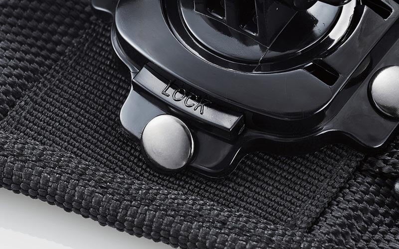 回転ロックスイッチでお好みの角度に調整可能