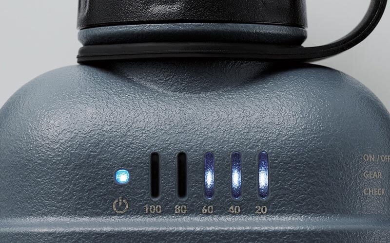  電池残量は5段階の LEDランプ点灯で確認可能