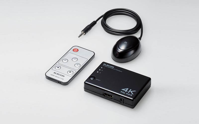 本体、付属のリモコン受光ユニットと リモコン(他にACアダプターが付属)