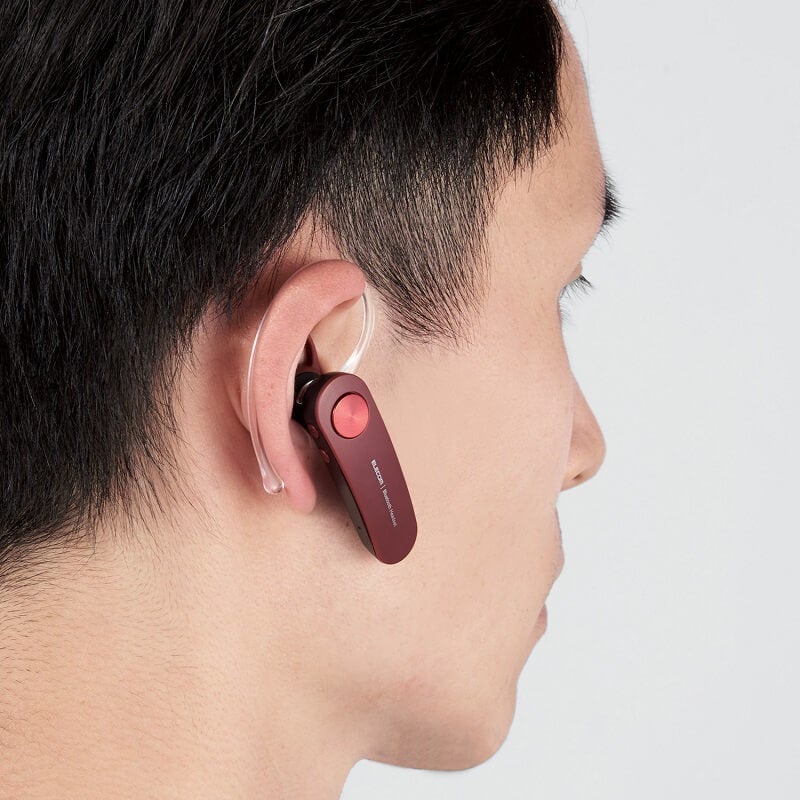 右耳への装着イメージ(レッド)