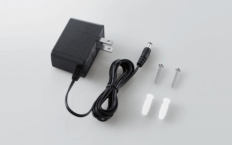  ACアダプターのほか、 壁掛け設置用アンカー・ネジを付属