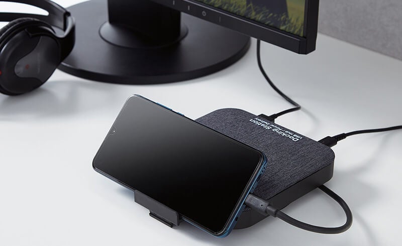 スマートフォンスタンドを使いながら、 スマートフォンの映像を大型ディスプレイに表示