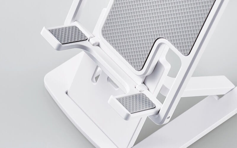 スマートフォンなどを保護するシリコン素材の保護シート付き