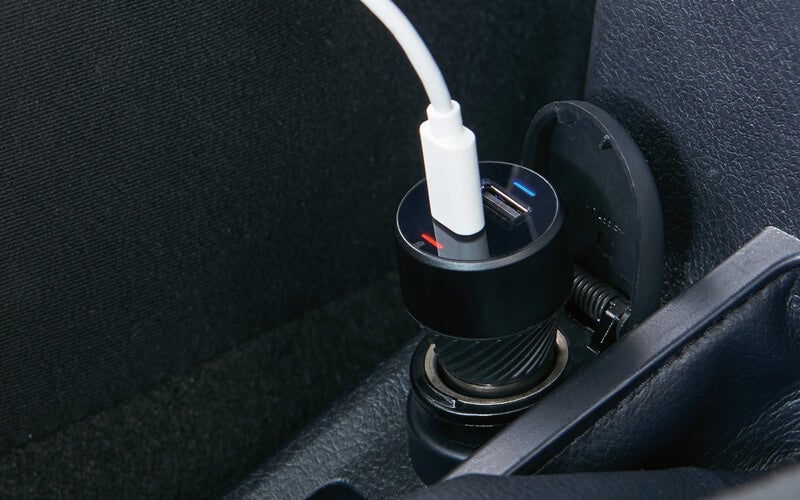 充電状況がわかるLEDを装備