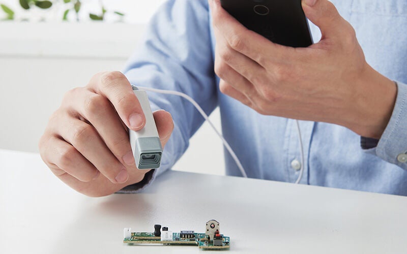 スティック形状なので手持ちでも使いやすい