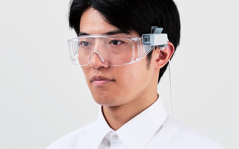 ゴーグルなどに簡単に装着できるクリップマウント