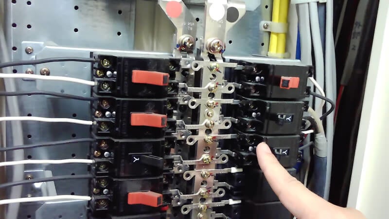 現場の配電盤や配線状況なども目線レベルで鮮明に！