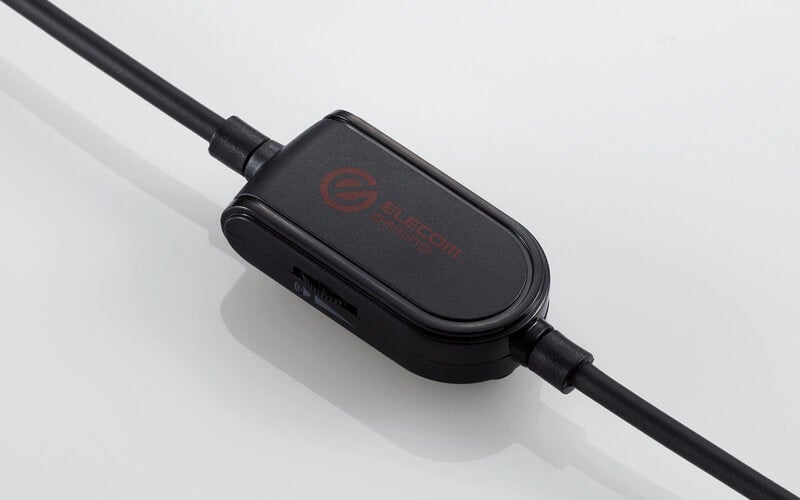 ミュートや音量調整ができるコントローラーを装備