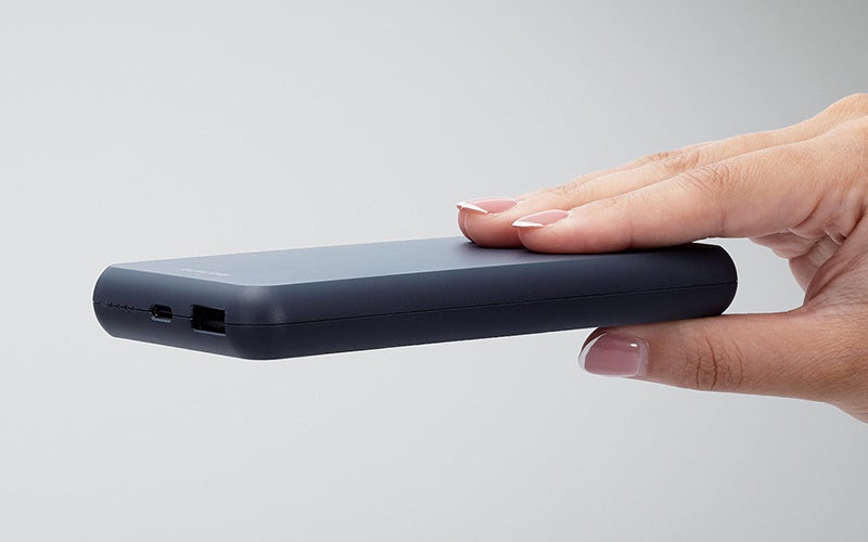 手になじむラウンド形状