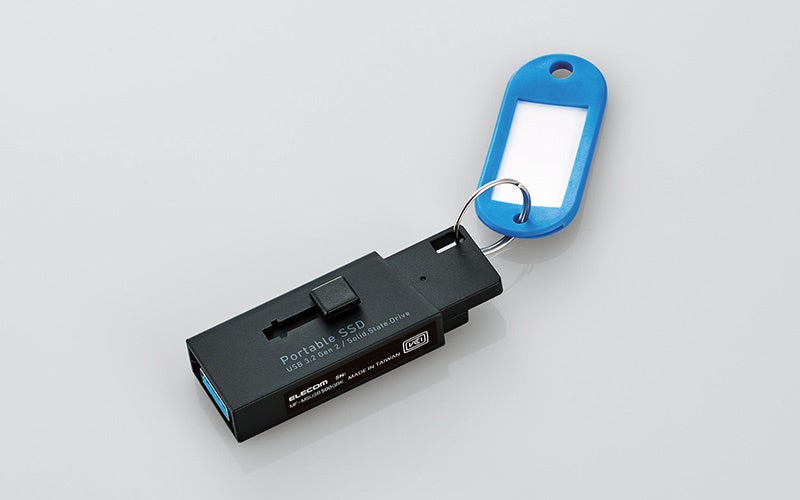 ストラップホールを装備 (ストラップは付属しません)