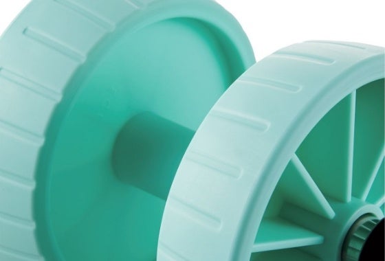 合成ゴムタイヤを採用