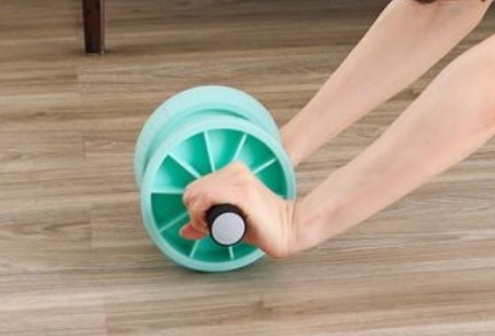 硬い床で使用しても響きにくい静音設計