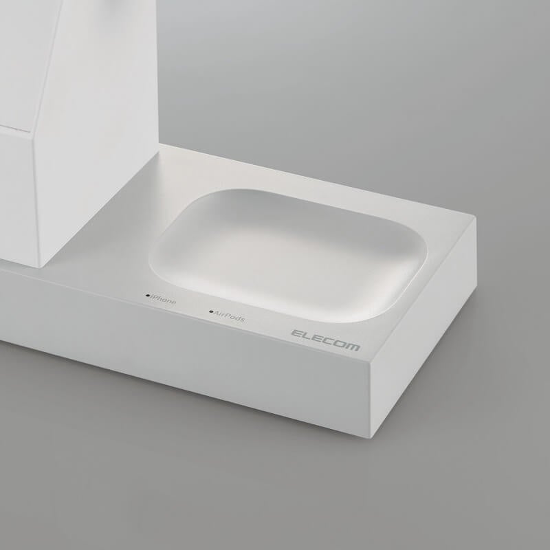 MagSafe対応のAirPodsなどを 充電できるトレイ部分(5W)