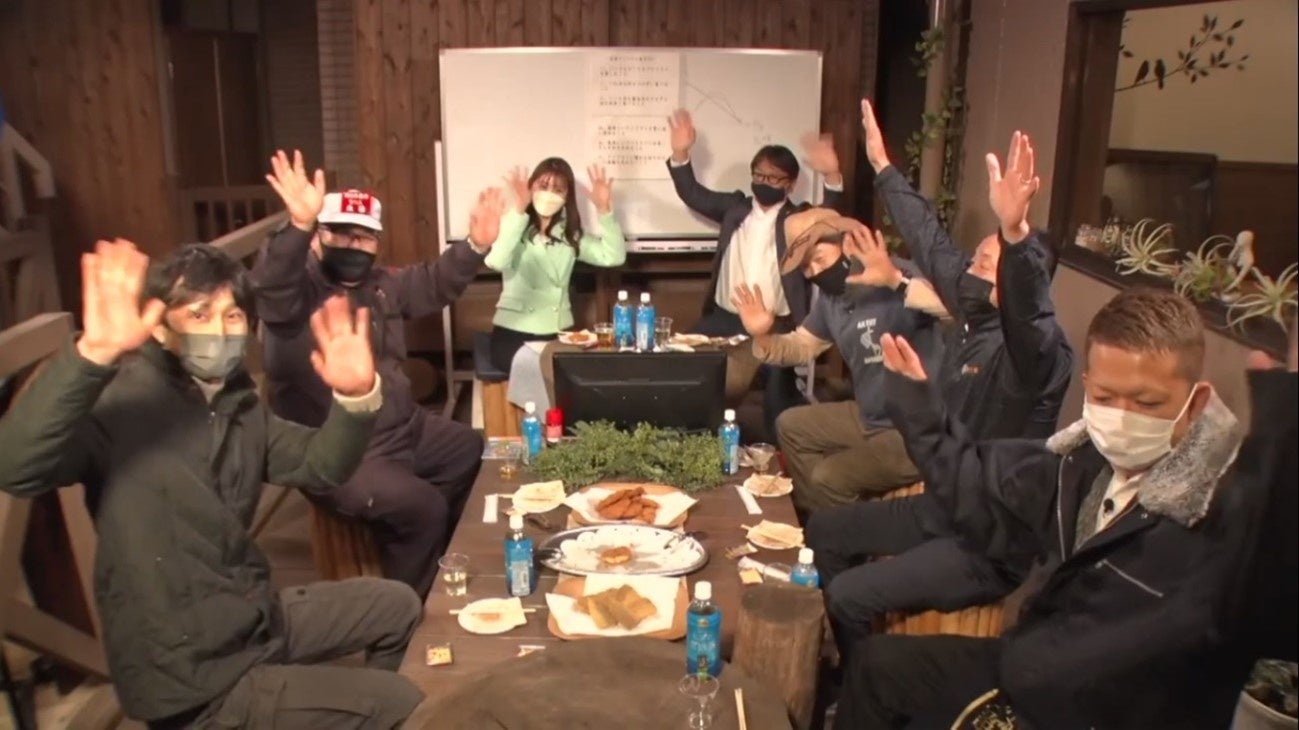 会議参加者は左から松尾秀平・Matsuo Nouen+Coffee店主、永田弘樹・西日本魚市セリ人、木村英里・フリーアナウンサー、植野広生・dancyu編集長、下久保直人・味楽きらく店主、久保川洋平・三陽松浦営業所次長、池田隼人・新屋敷店主。