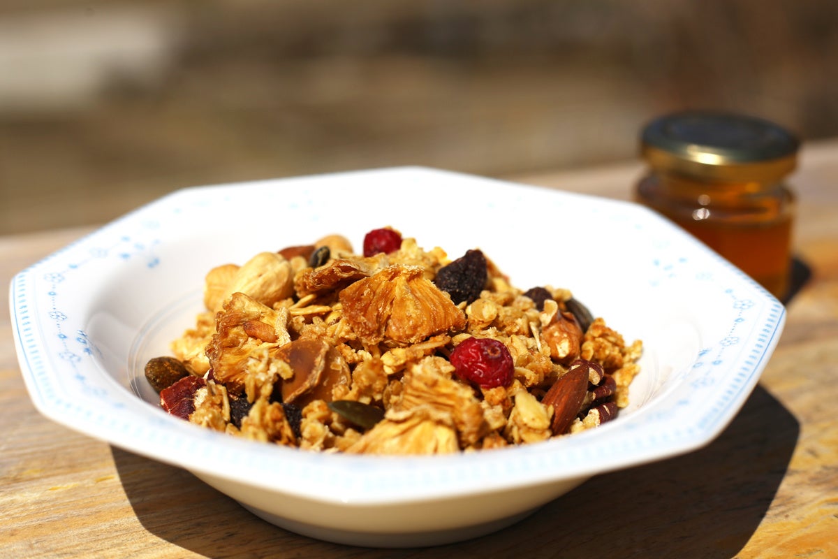 はちみつ屋さんが作る、グルメグラノーラ「ノラノーラ」