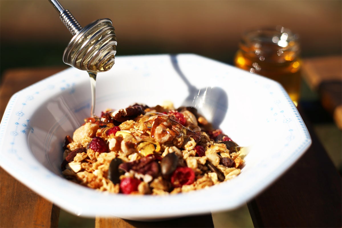 はちみつ屋さんが作る、グルメグラノーラ「ノラノーラ」