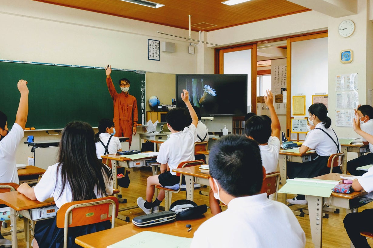 小学校での「森の授業」の様子