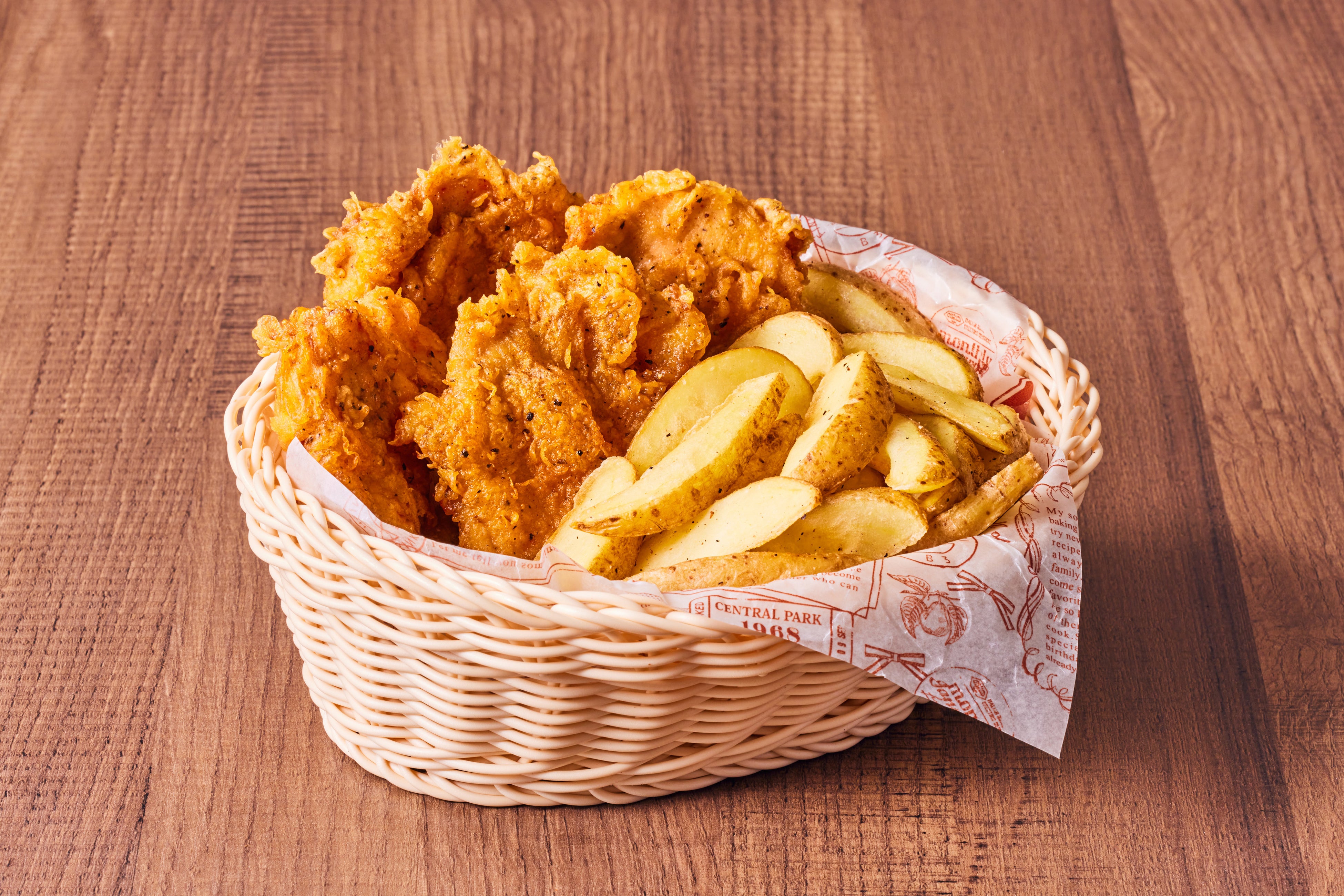 クリスマス当日も予約なしで購入可！／店内で丁寧に揚げたクリスピーな