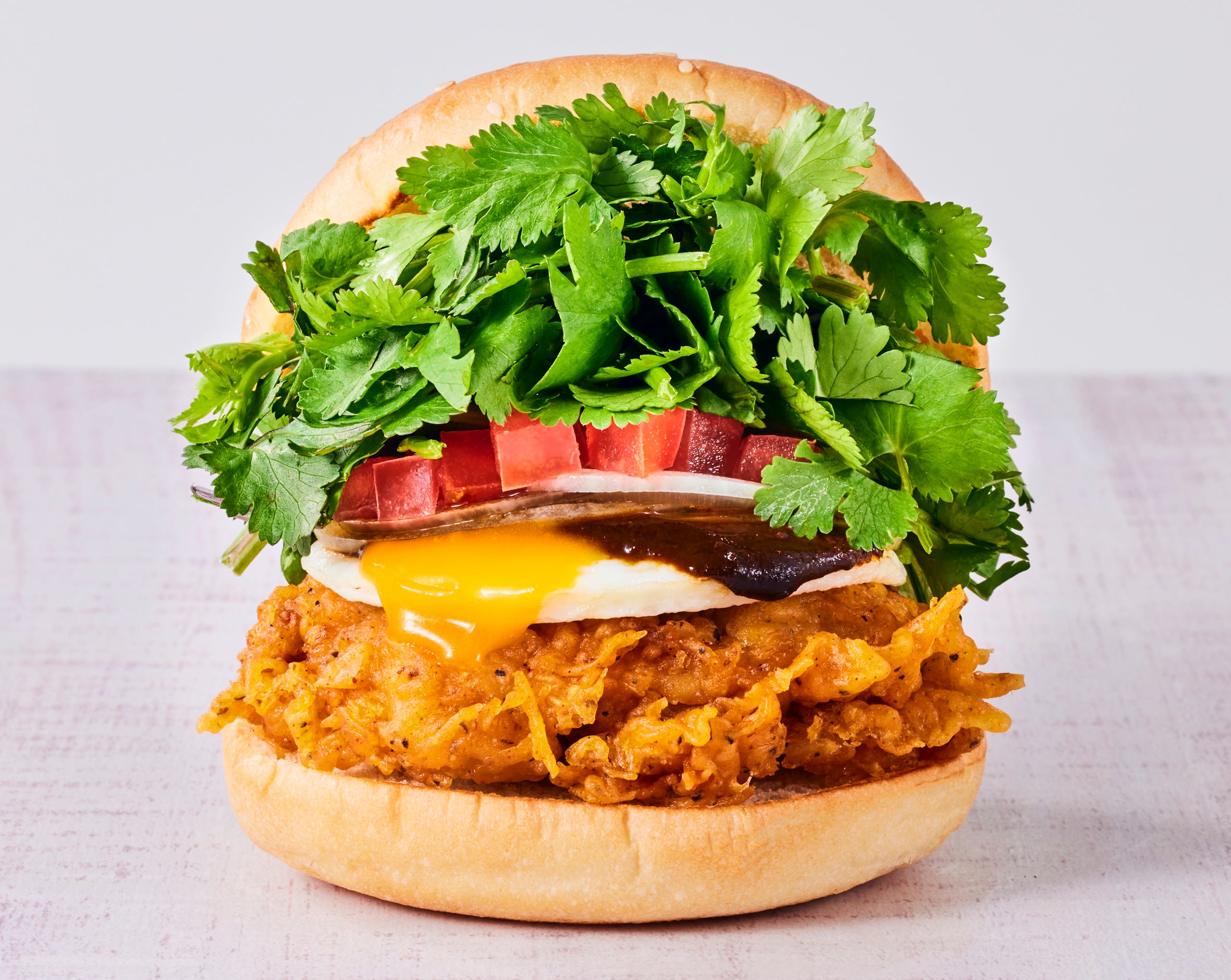 パクチーチキンバーガー ガパオ　パクチー３倍