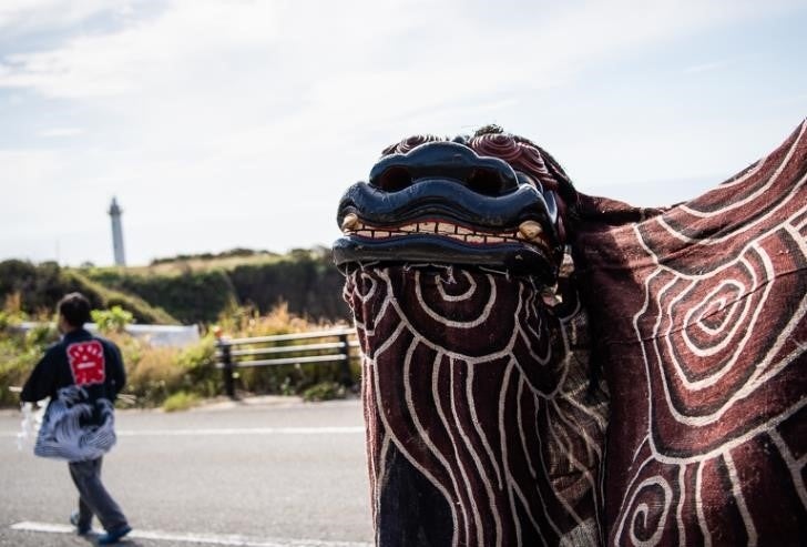 沢崎まつり(集落をねり歩く大獅子、マメとゴツ)