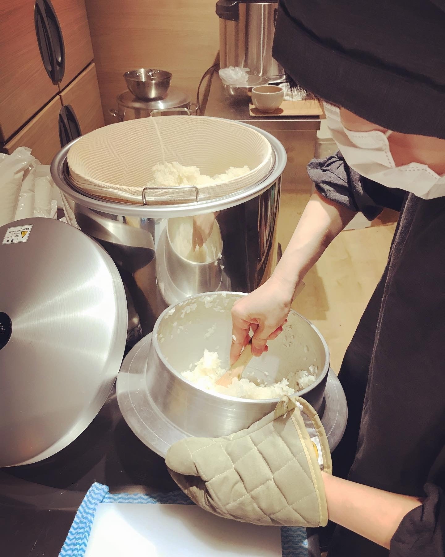 ご注文をお受けしてからにぎる塩おむすびは美味しさもひとしお