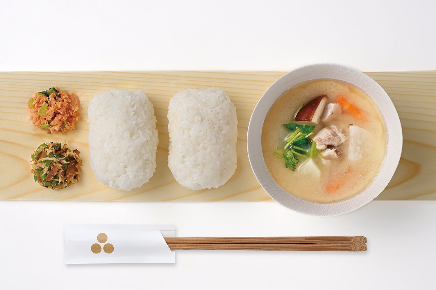 塩おむすびとお味噌汁のセット　おともを添えて　(ご提供方法とは異なるイメージです)