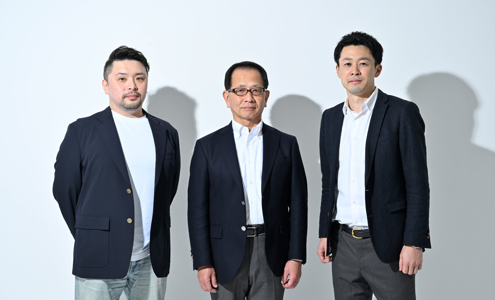 （写真左から、当ファンドパートナー 堂前泰志、鮫島卓、神先孝裕）