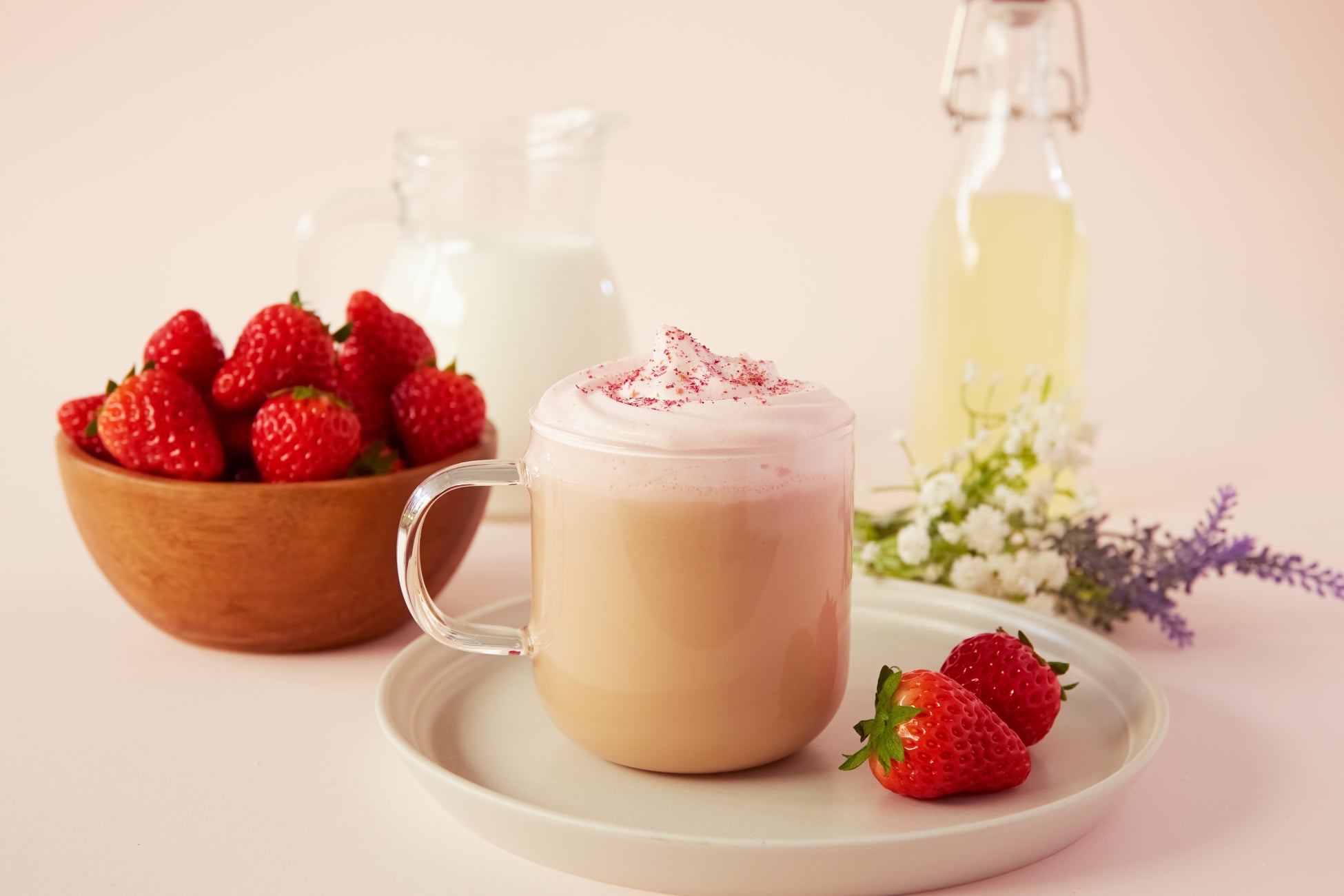 春の定番ドリンクがアップデート 花いちごのラテ と 花いちごミルク 2 15より登場 猿田彦珈琲株式会社のプレスリリース 春の定番ドリンクがアップデート 花いちごのラテ と 花いちごミルク 2 15より登場 猿田彦珈琲株式会社のプレスリリース