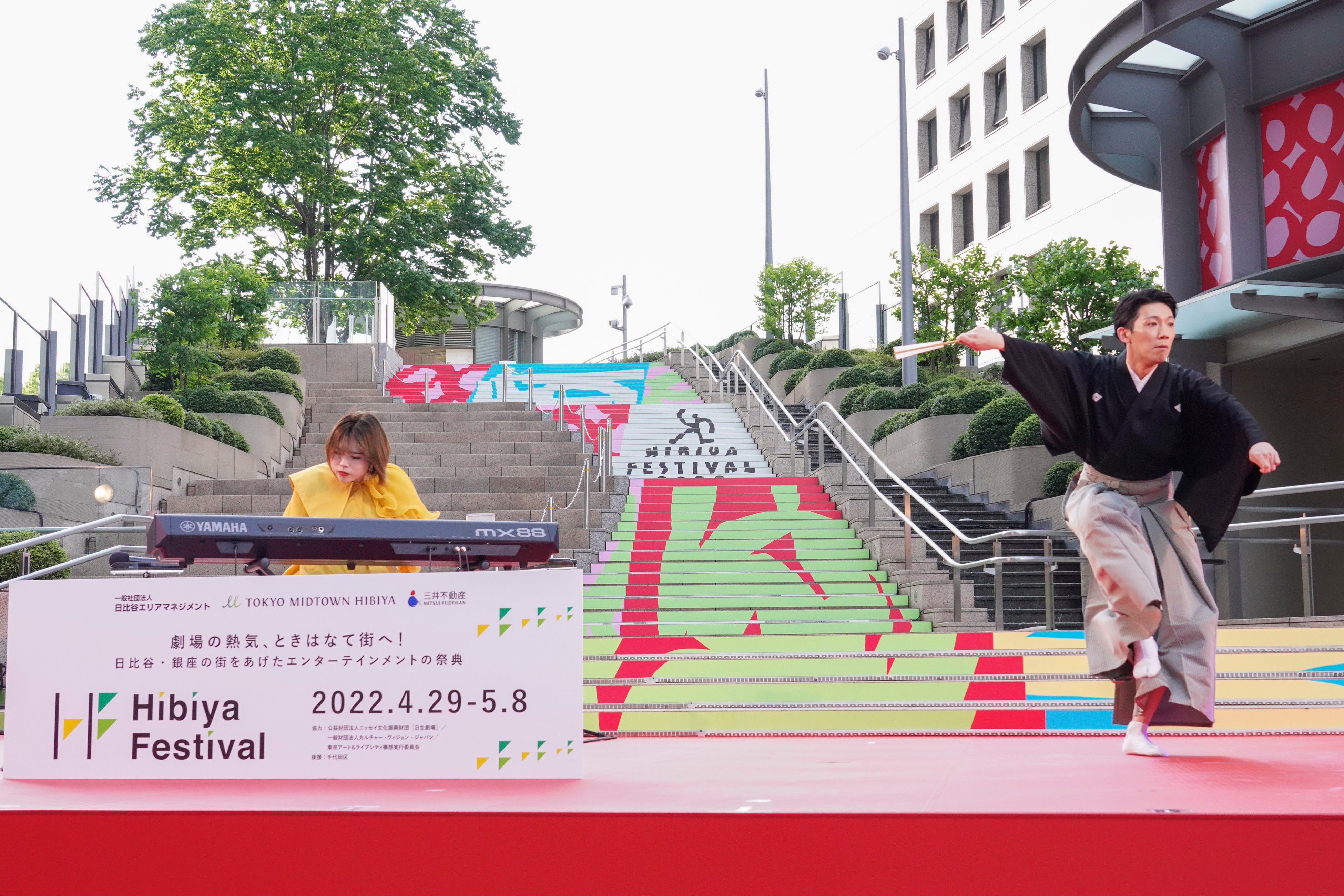 松尾優／ポップスピアノ（左）　西川箕乃三郎／日本舞踊 （右）