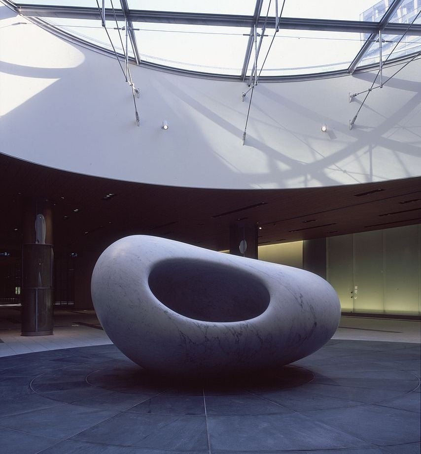 ▲意心帰（安田 侃）