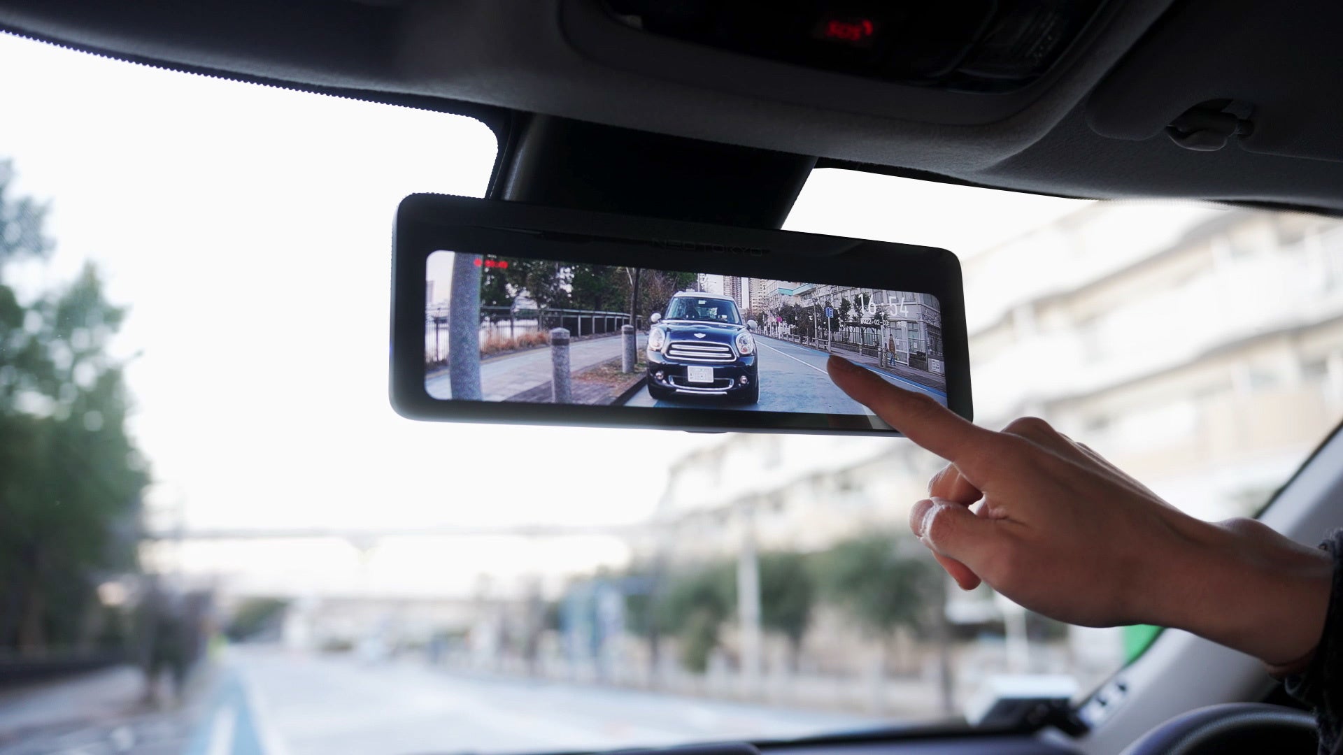 シリーズ最高機種 ミラーカム2 の廉価版モデル登場 リアカメラ専用のデジタルミラー型ドライブレコーダー ミラーカムse が3月4日より一般販売を開始 ネオトーキョー株式会社のプレスリリース シリーズ最高機種 ミラーカム2 の廉価版モデル登場 リアカメラ専用のデジタルミラー型ドライブレコーダー ミラーカムse が3月4日より一般販売を開始 ネオトーキョー株式会社のプレスリリース