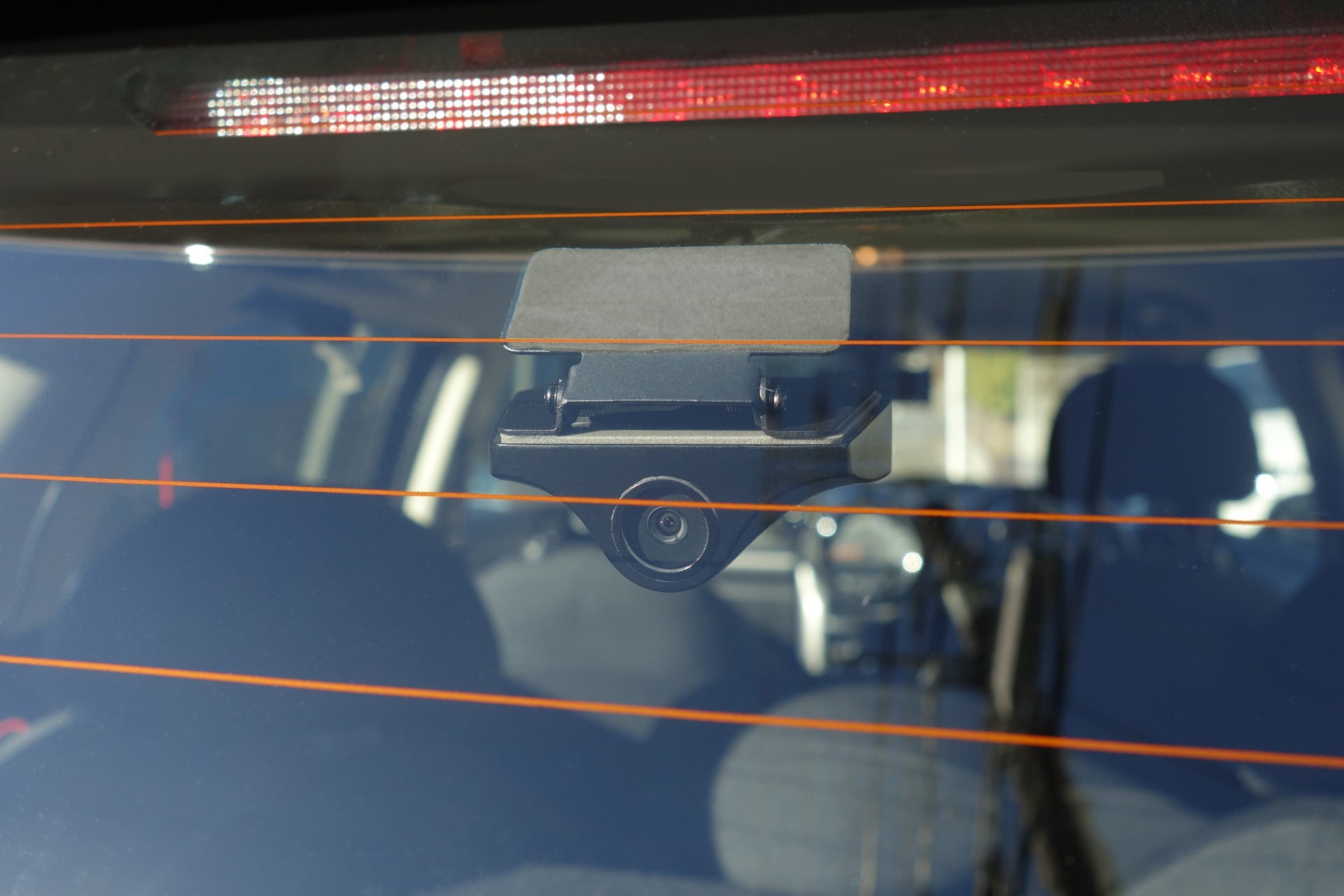 「ミラーカムSE」のリアカメラを車内設置した場合