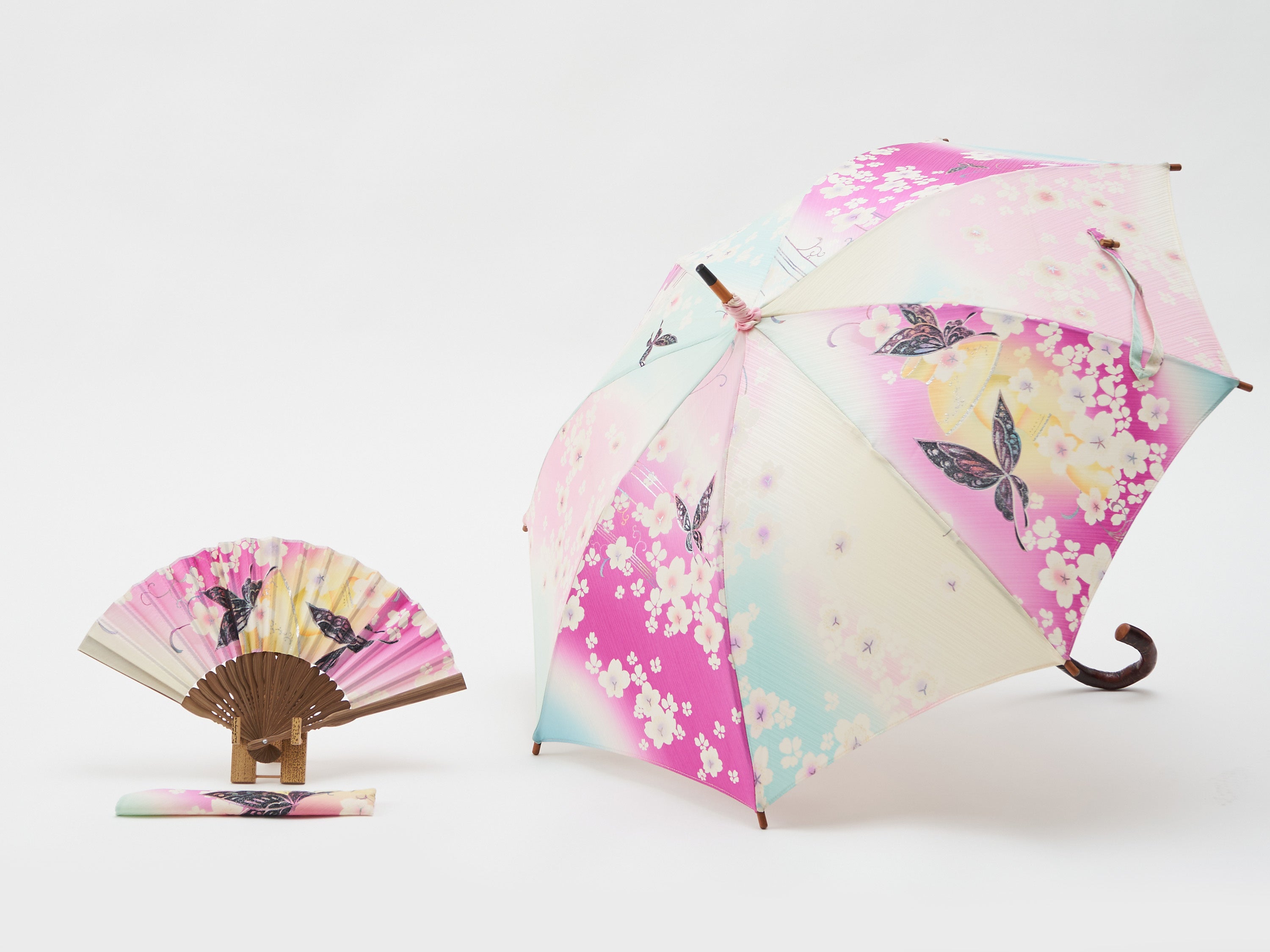 桜と蝶の柄の着物から製作した日傘