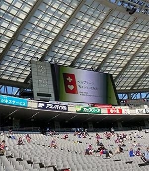 大型映像機でPR動画を放送