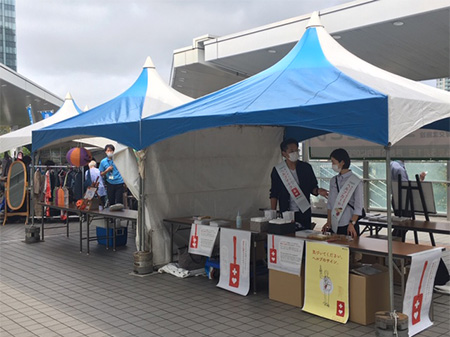 PRブースにてリーフレット、ノベルティグッズを配布