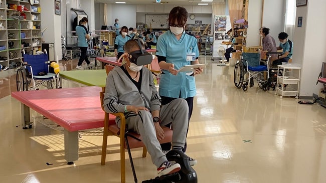 RehaVRを使ったトレーニングの模様