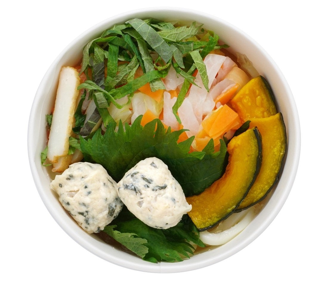  成城石井自家製 日南鶏と大葉入りつみれと8種具材の鶏だしうどん　647円（税込み）