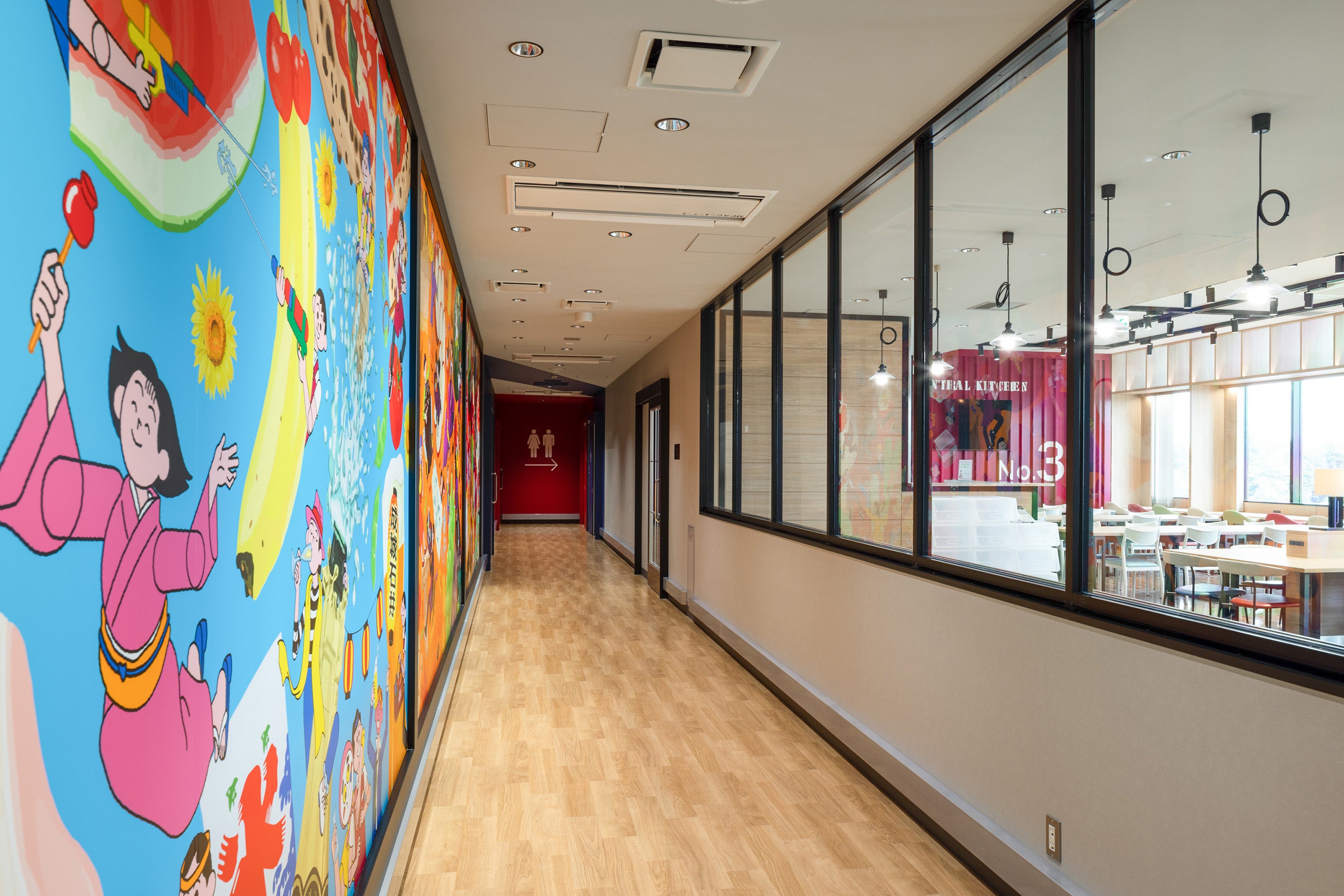 アレッサンドロ・ビオレッティ氏による壁画