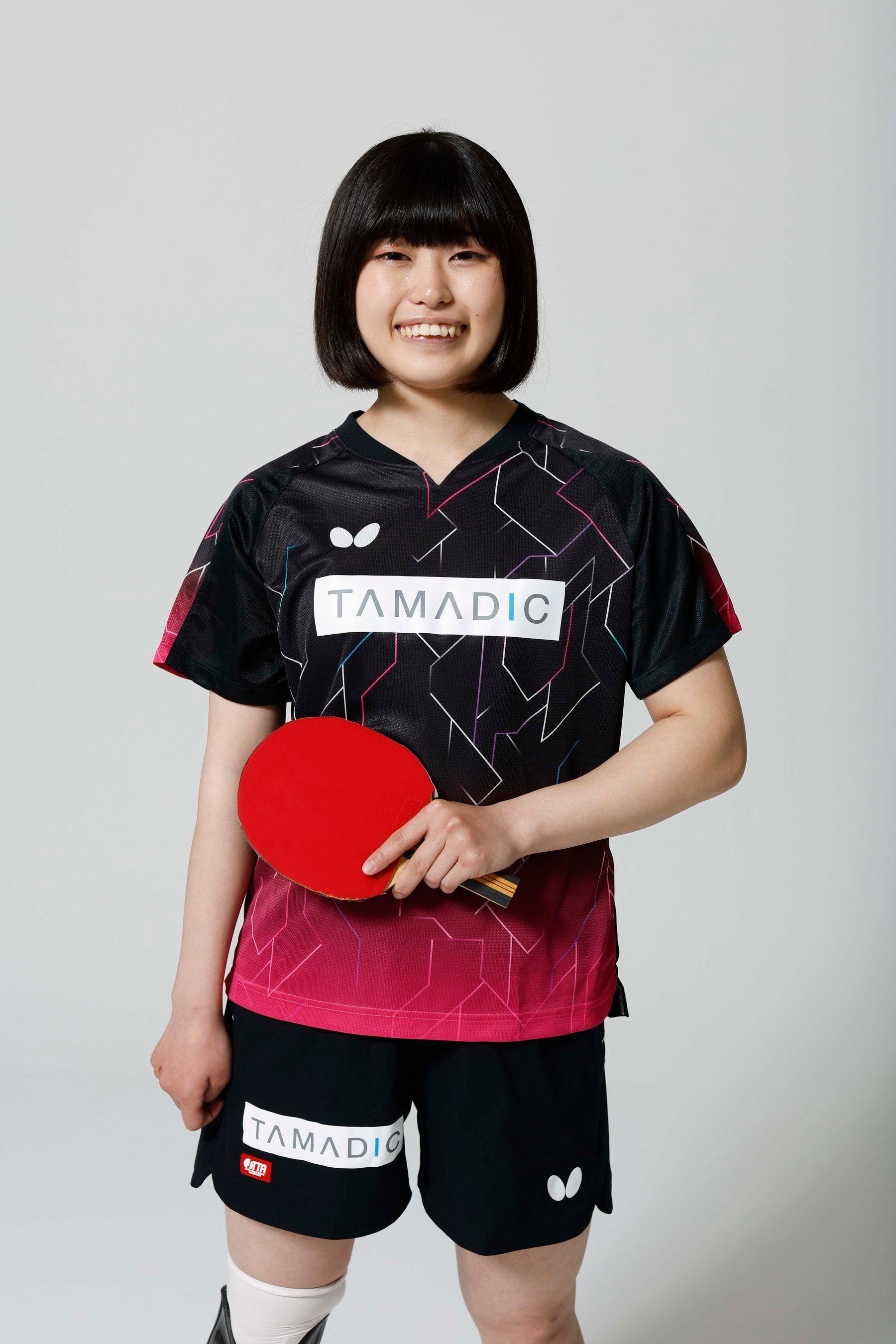 東京パラ五輪日本代表・友野有理選手アーティスト・荻下丈さんが
