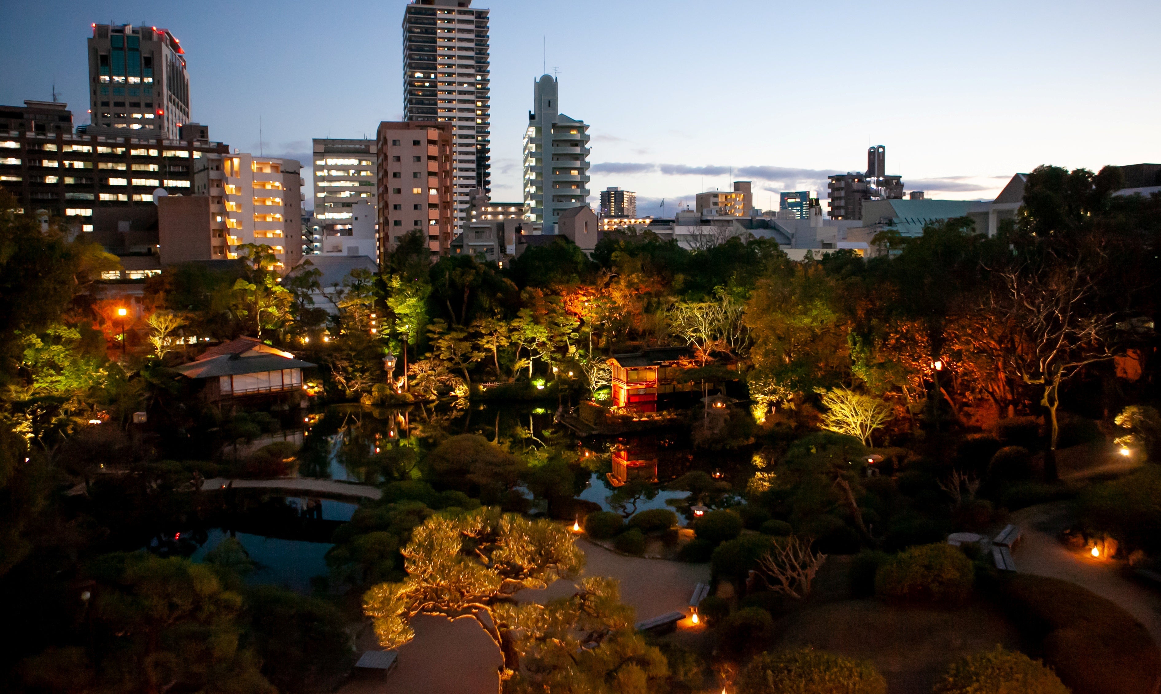 都心にありながら6,000坪の敷地を誇る相楽園庭園