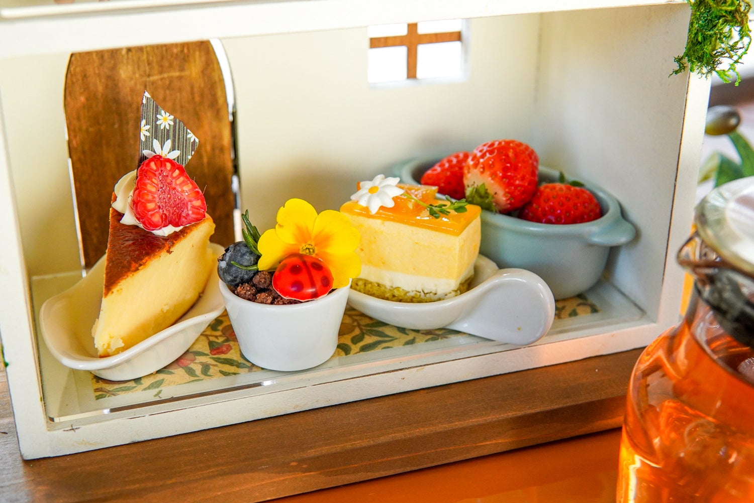 バスクチーズ・植木鉢のタルト・オレンジとホワイトチョコムース・季節のフルーツ