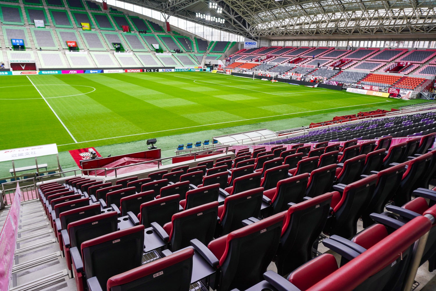 ノエビアスタジアム神戸で開催されるホームゲームにおいてVIPエリアでのサービスを担当