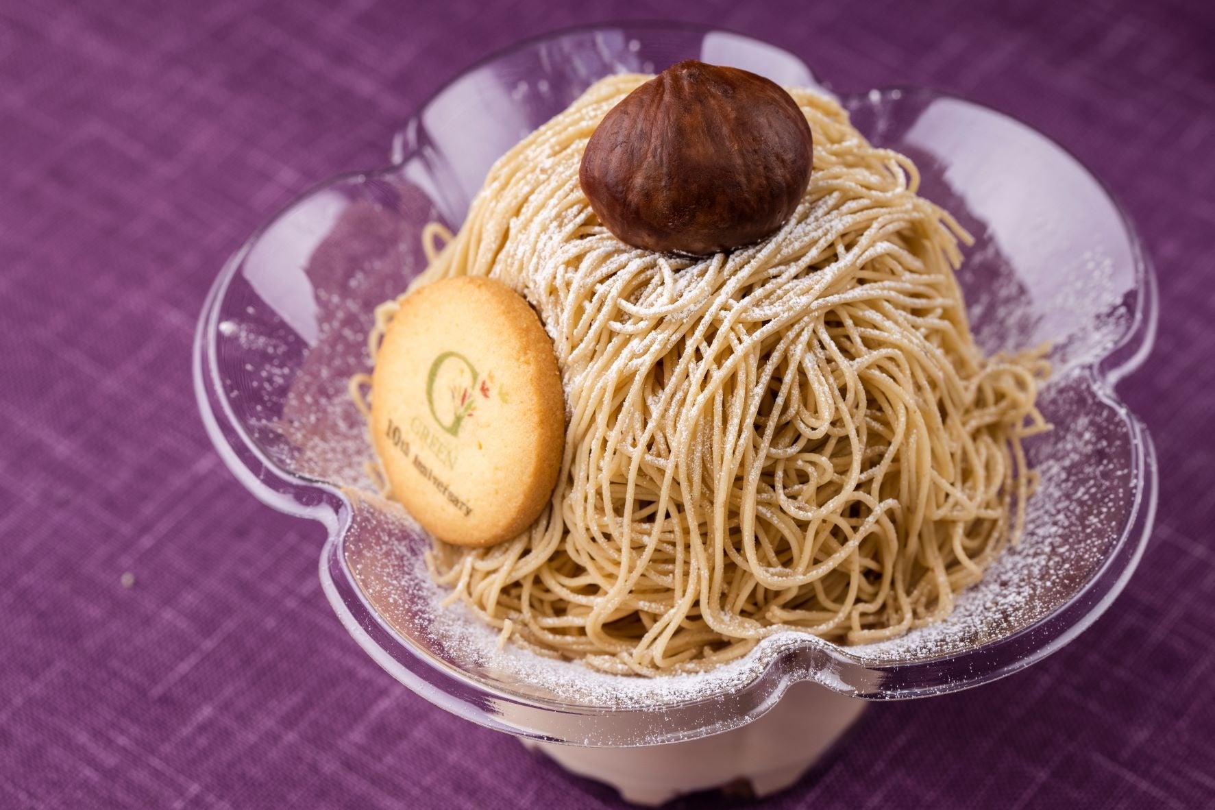 グランメゾン・ルーヴ 極細モンブランパフェ 864円