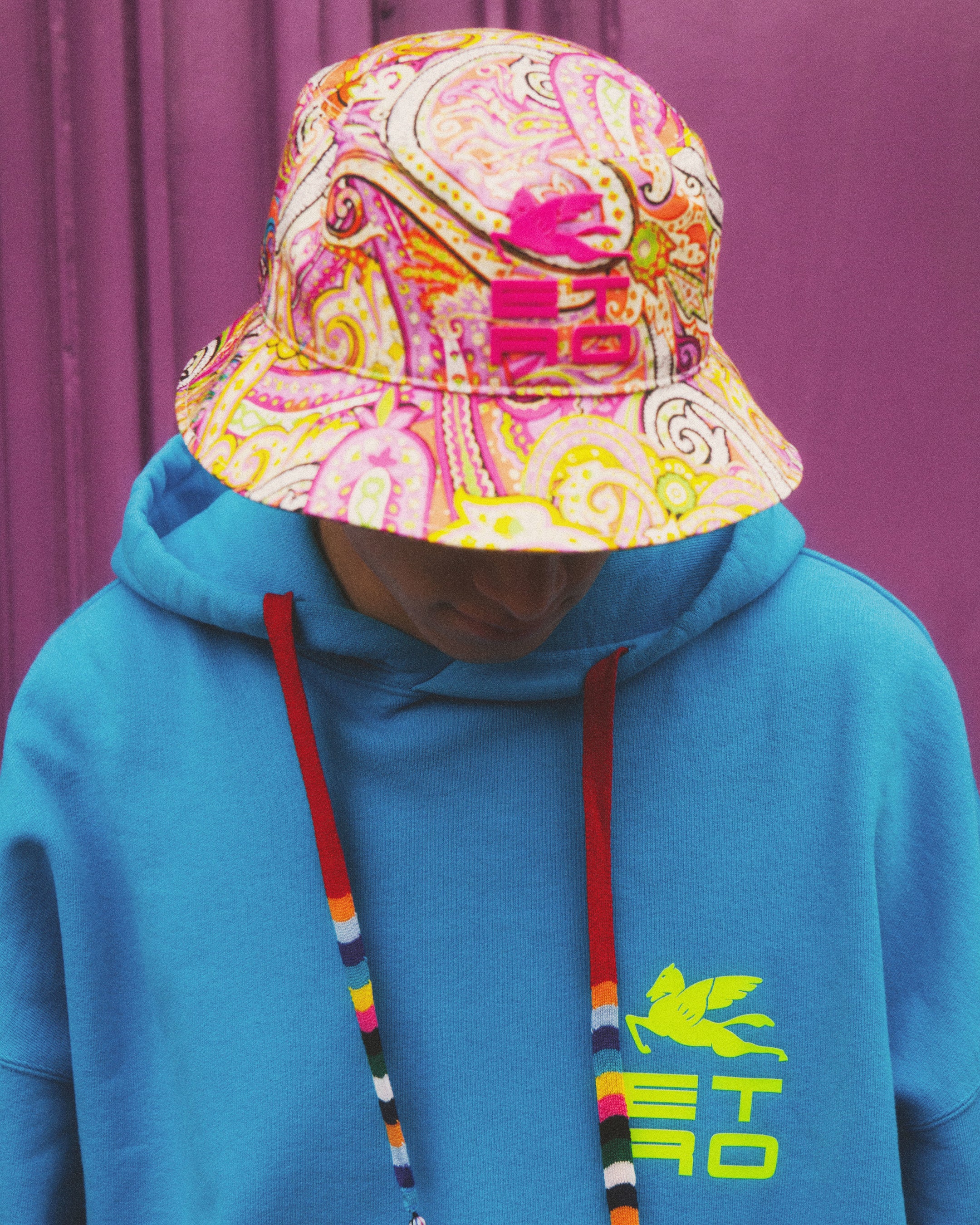 エトロより、バレンタインを祝い、愛にインスパイアされた”LOVE HATS