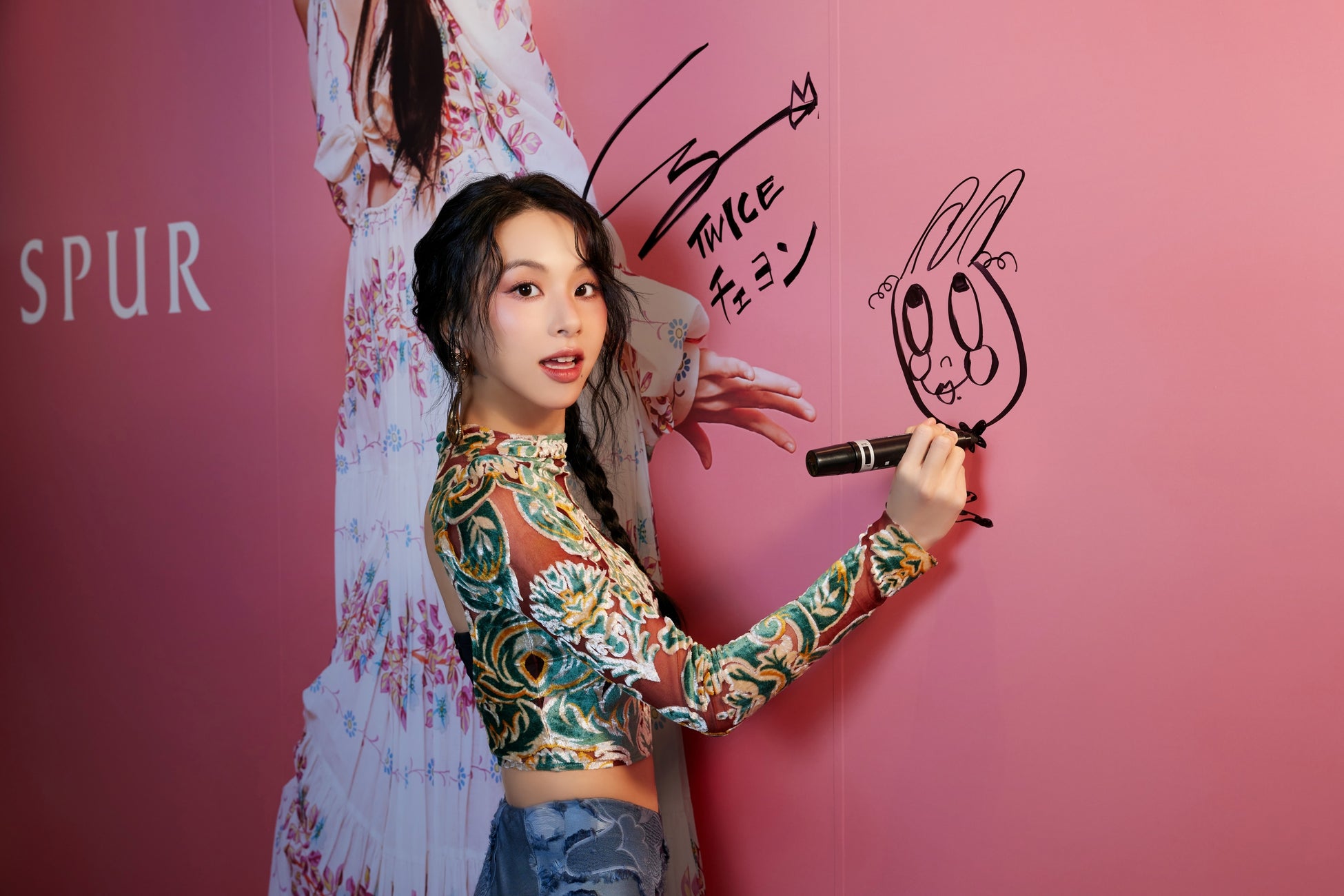 TWICE チェヨンの魅力満載!「ETRO x CHAEYOUNG PHOTO GALLERY」開催中 TWICE チェヨンの魅力満載!「ETRO x CHAEYOUNG PHOTO GALLERY」開催中