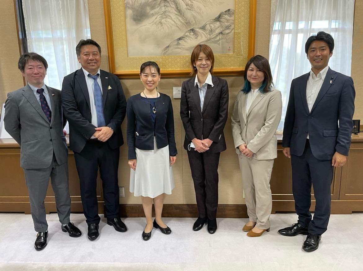 左から三番目が横田美香 富山県副知事