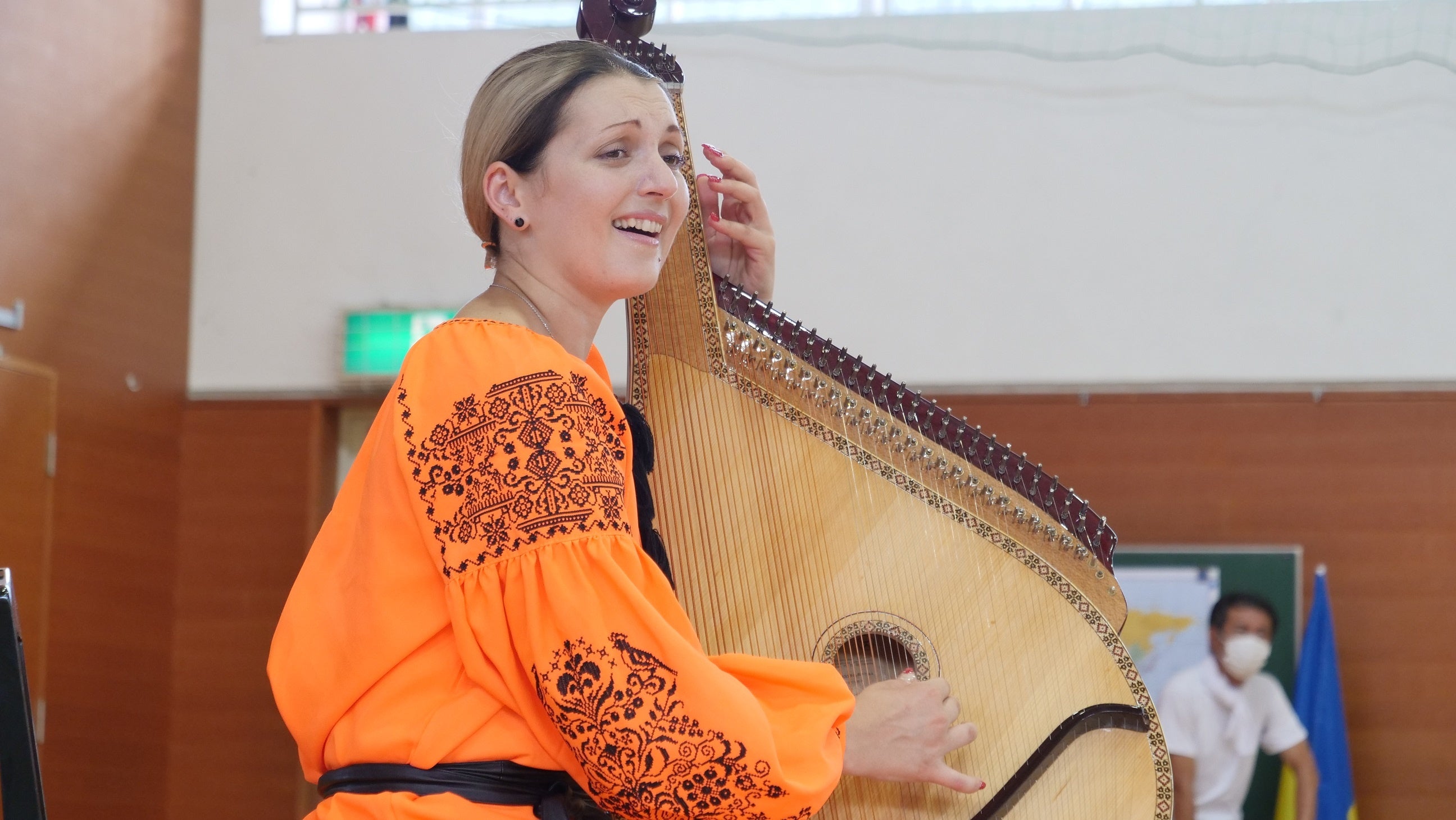 栄小学校での演奏
